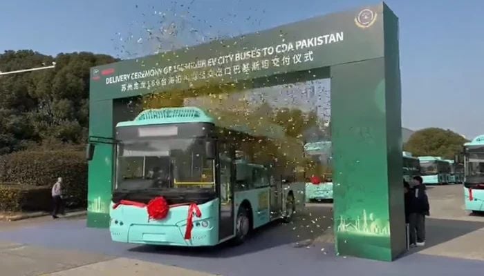 A screengrab of the new electric buses welcomed at the metro bus fleet in Islamabad on January 05, 2024.—@cda.isb/Facebook