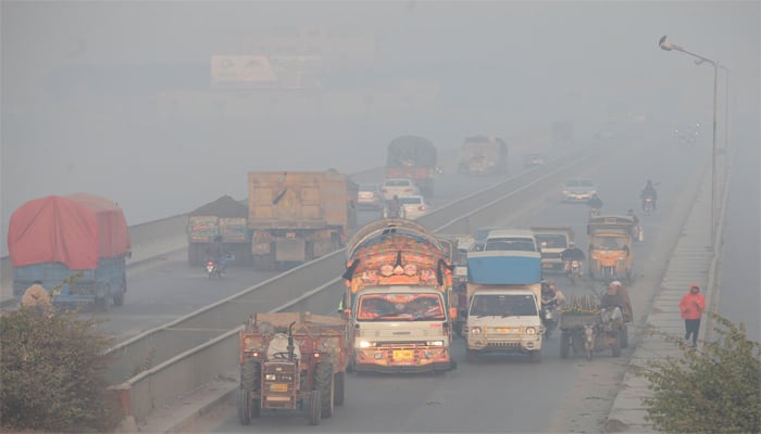 Vehicles move amid dense smog in Lahore, Pakistan November 24, 2021. — Reuters