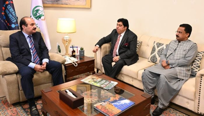 An image of PMYP Chairman Rana Mashhood Ahmad Khan with Minister for Religious Affairs and Interfaith Harmony, Kesoo Mal Kheeal Das in meeting held on October 21, 2025. — X/@PMsYouthProgram