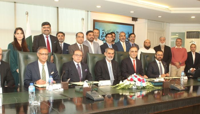 An image of SECP signing MoUs with Mobilink, Easypaisa and Raqami Digital Bank. — X/@SECPakistan