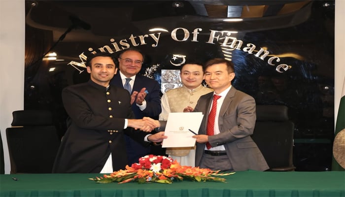 An image shows PVARA Chairman Bilal bin Saqib shaking hands with Binance CEO Richard Teng, on December 12, 2025. — Instagram/@pakistanvara