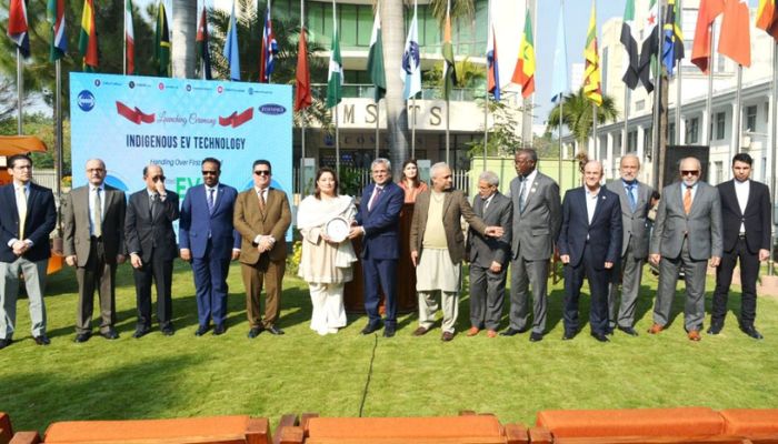 An image of the representatives of COMSATS and AGENCO at the launch of ECONOMIA kits on December 12, 2025. —  COMSATS