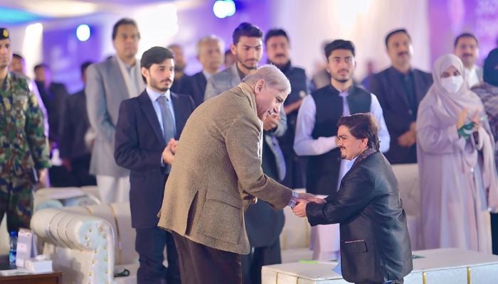 An image of Prime Minister Muhammad Shehbaz interacting with the beneficiaries of the Prime Ministers Laptop Scheme on December 17, 2025. — X@PMLNPunjabPk