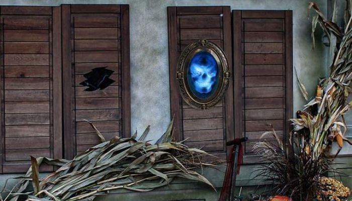 Last-minute Halloween tech gadgets: scary sounds, glowing eyes, inflatable arches